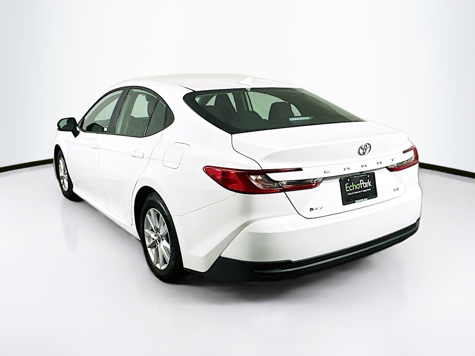Used 2025 Toyota Camry LE image 5