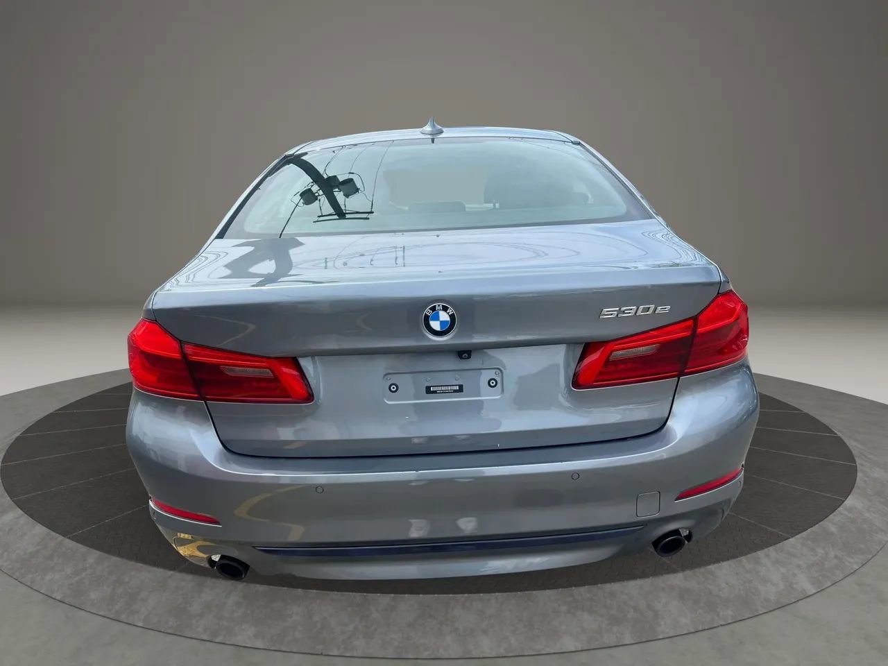 Used 2019 BMW 530e xDrive w/ Convenience Package image 6
