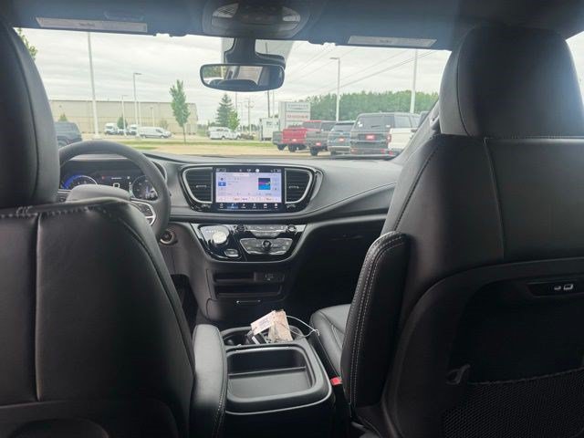 New 2027 Chrysler Pacifica Select FWD image 30