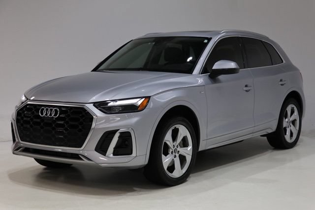 Used 2022 Audi Q5 2.0T Premium Plus w/ Premium Plus Package AWD/4WD image 3
