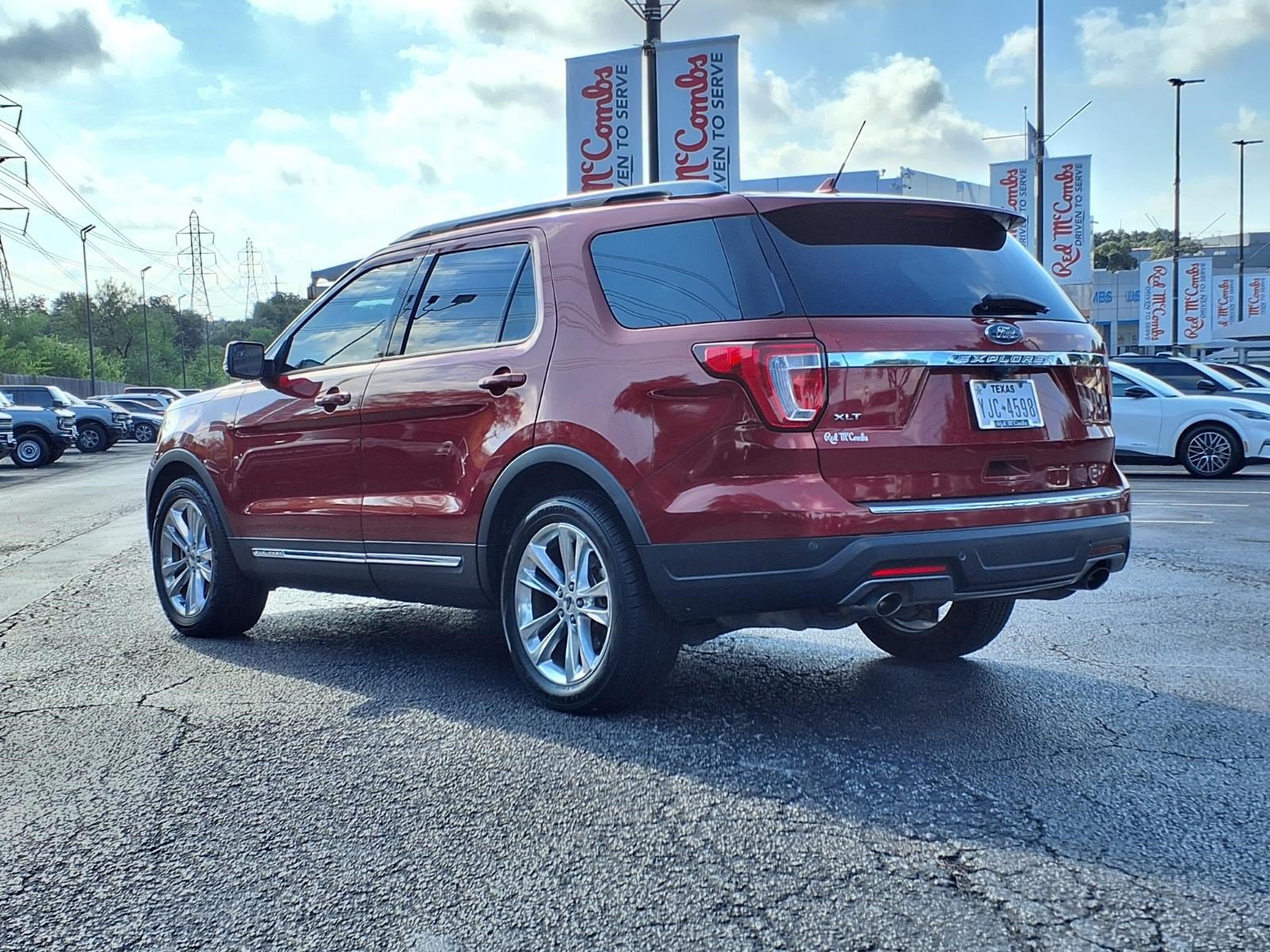 Used 2018 Ford Explorer XLT w/ Equipment Group 202A FWD image 4
