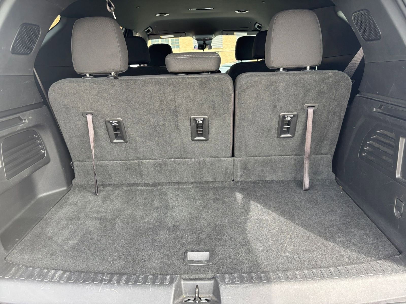 Used 2025 Chevrolet Traverse LT FWD image 33