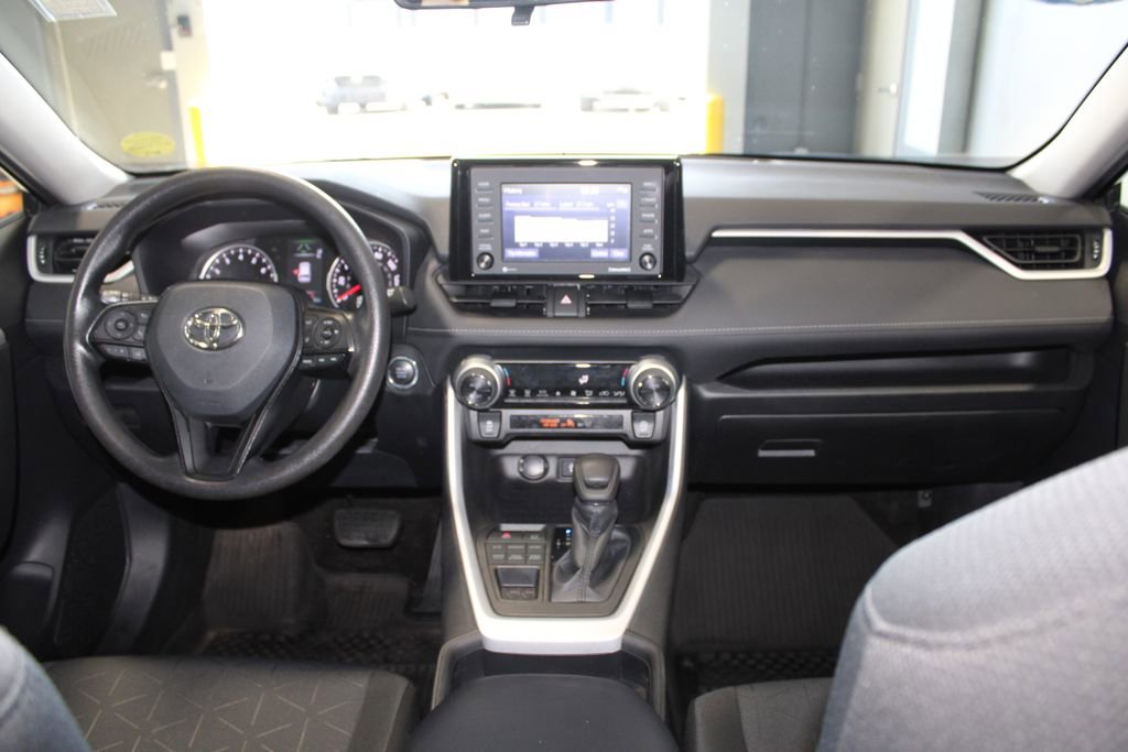 Used 2021 Toyota RAV4 XLE image 25