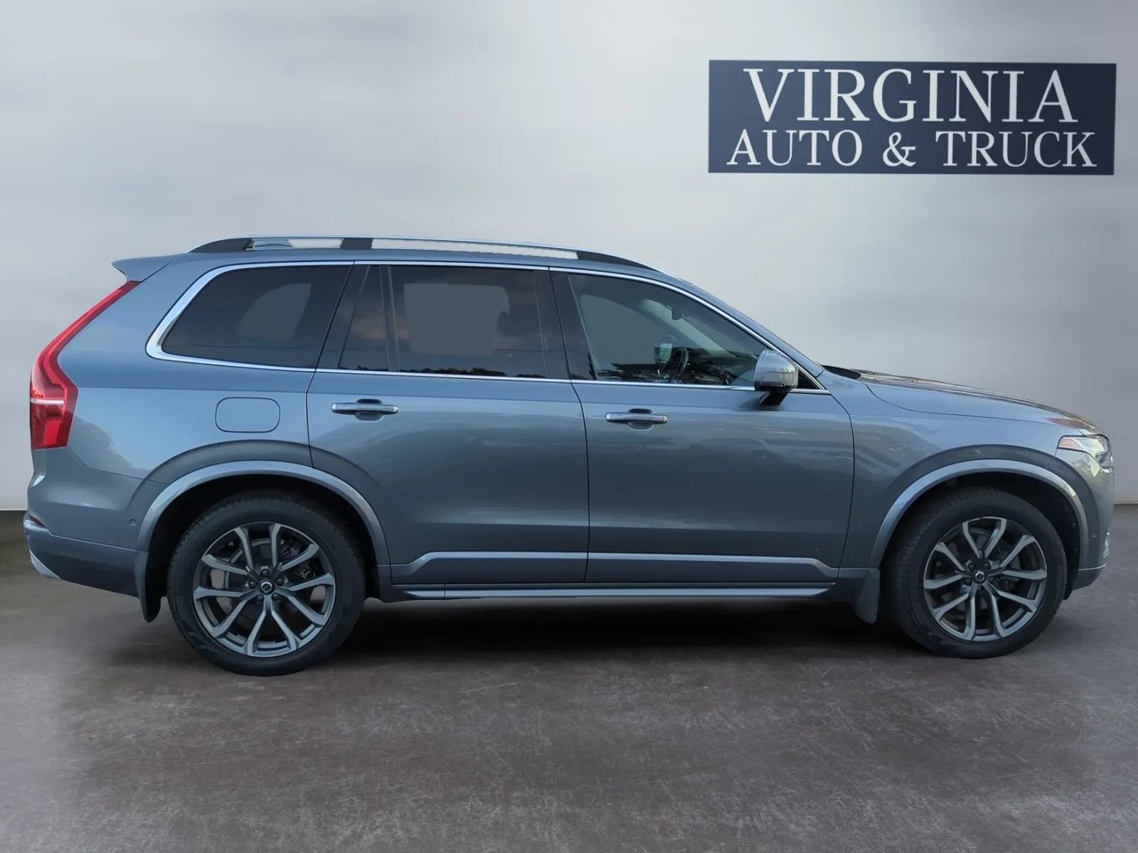 Used 2018 Volvo XC90 T6 Momentum w/ Convenience Package image 6