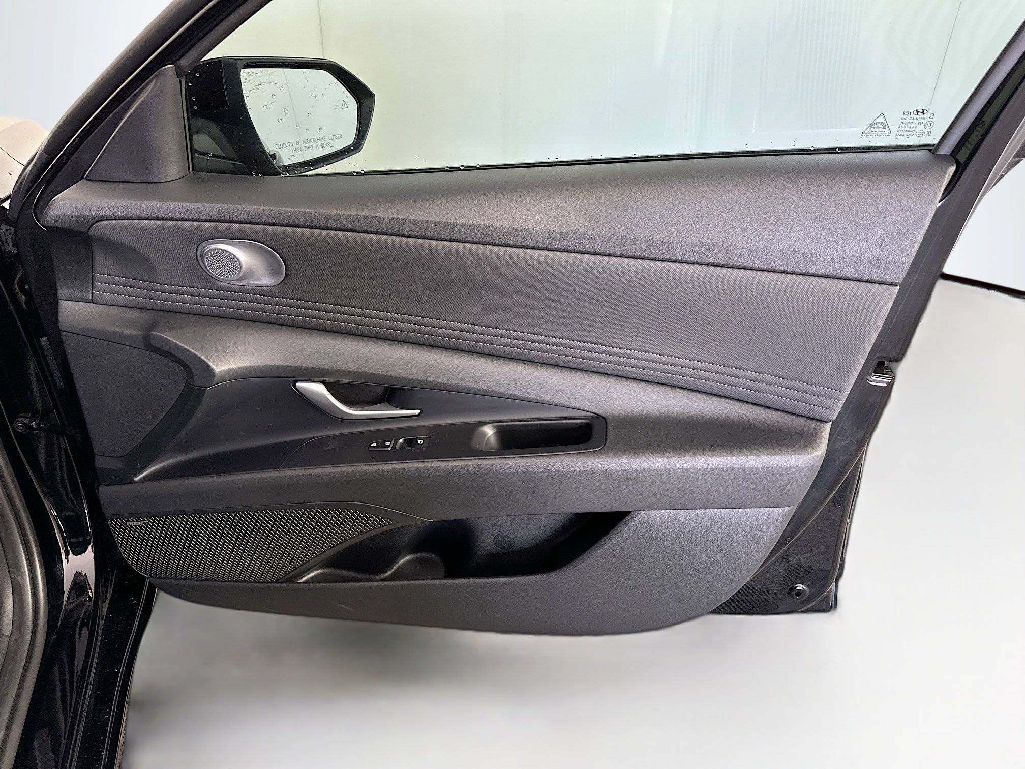 Used 2023 Hyundai Elantra Limited w/ Cargo Package image 32