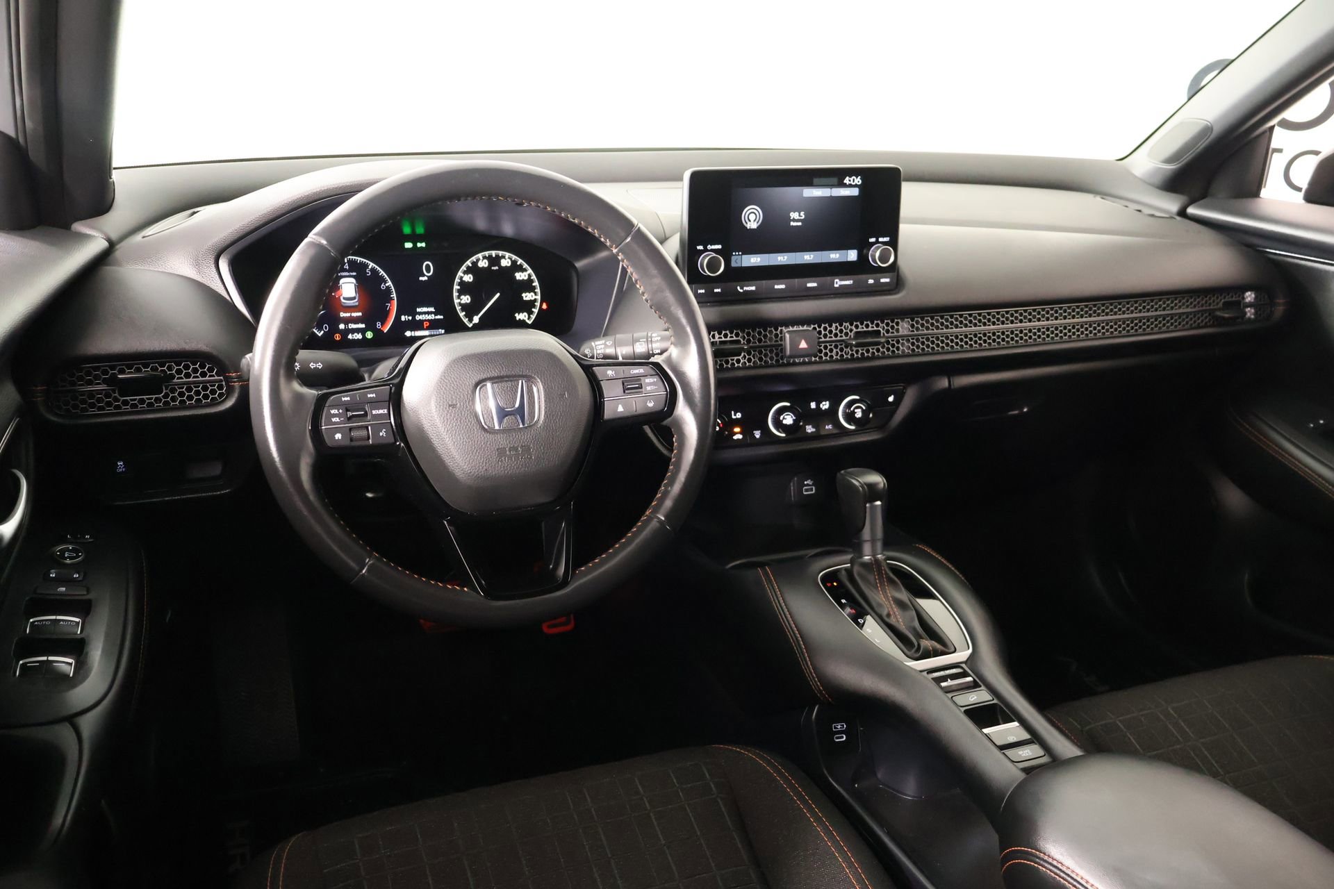 Used 2024 Honda HR-V Sport image 2