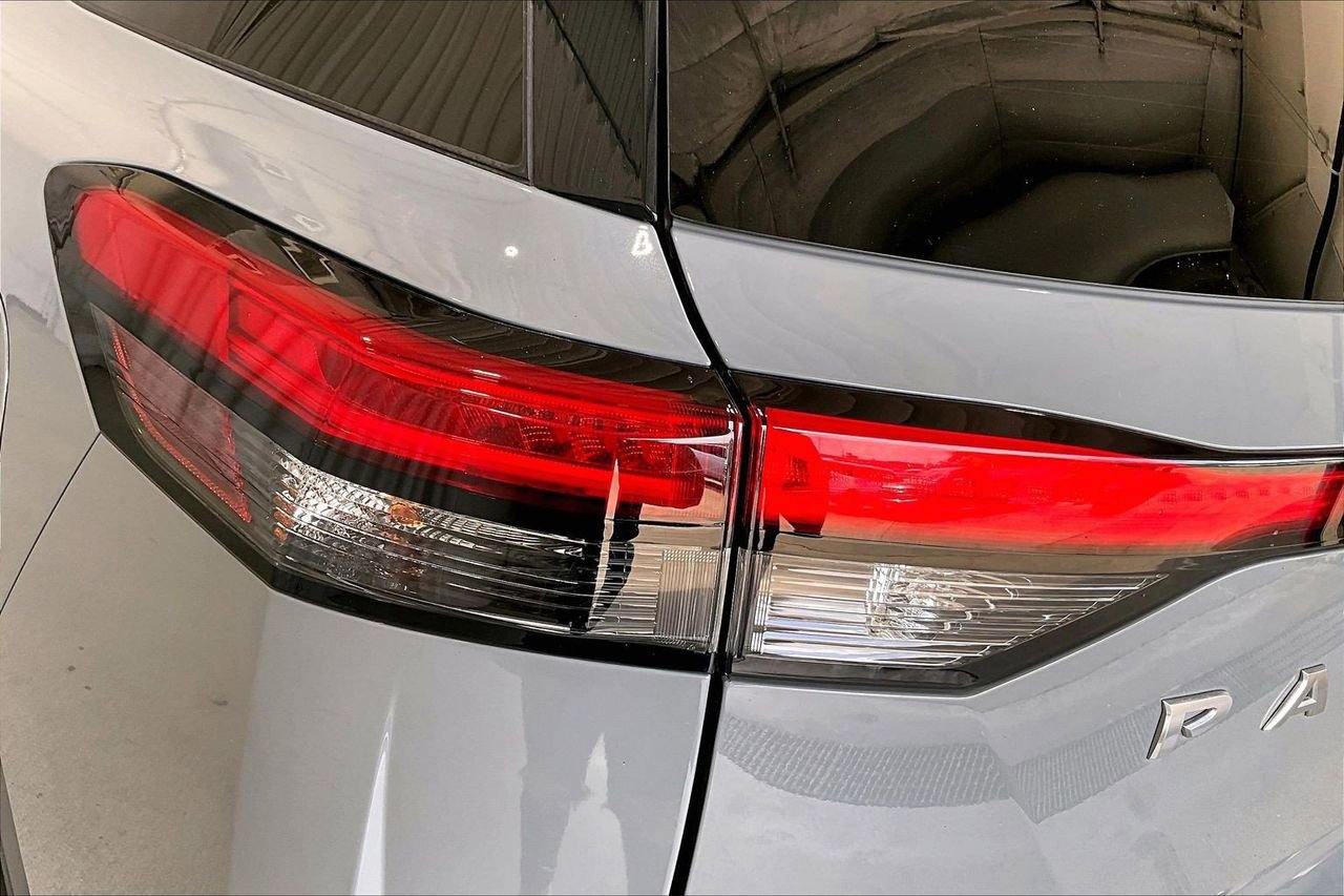 Used 2023 Nissan Pathfinder Platinum w/ Cargo Package FWD image 29