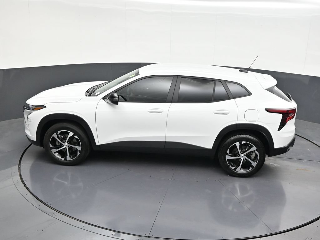 Used 2026 Chevrolet Trax RS FWD image 16