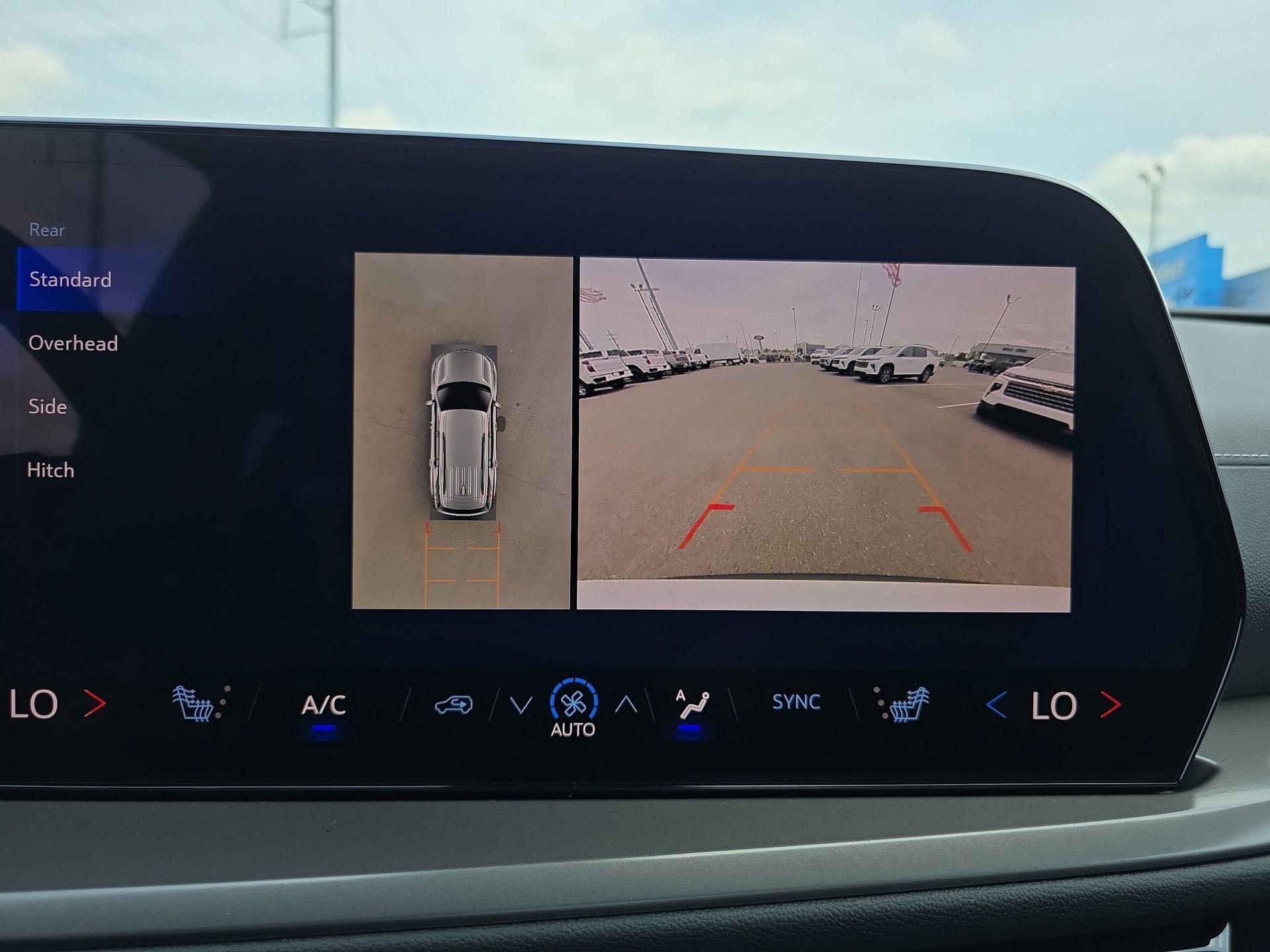 New 2026 Chevrolet Traverse LT w/ Sun and Wheel Package FWD image 23