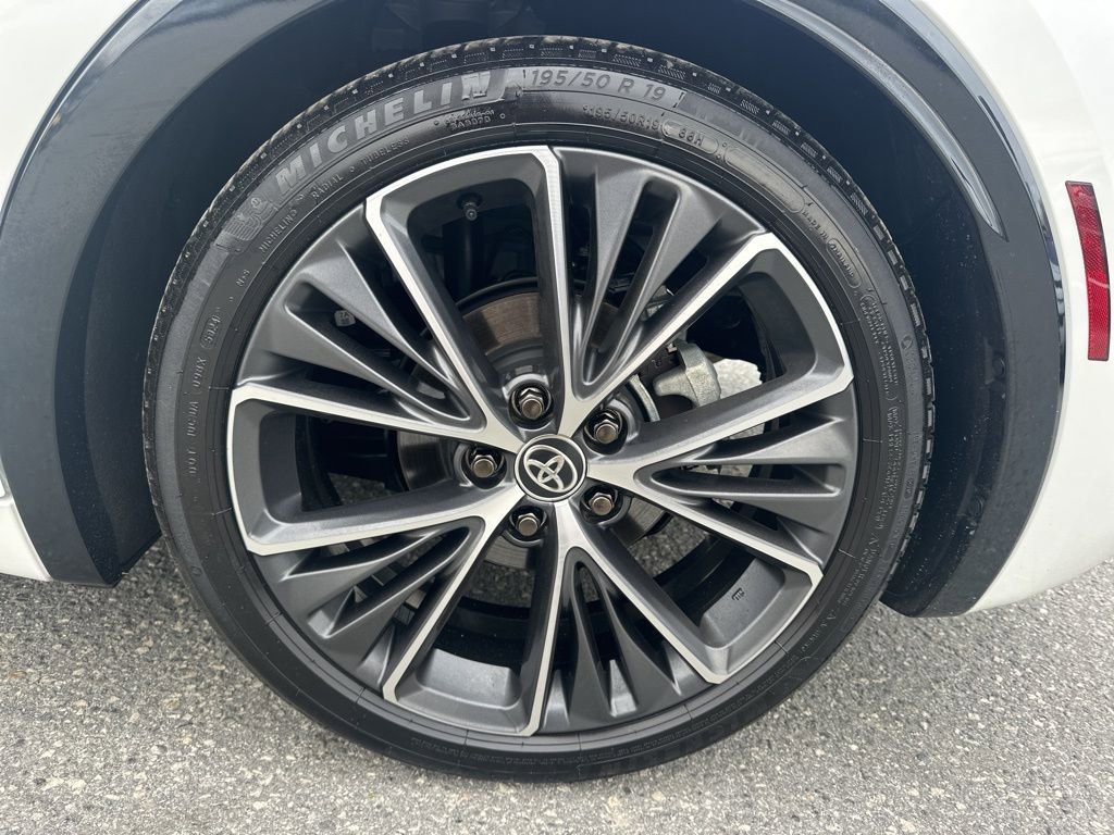 Used 2025 Toyota Prius XLE image 29