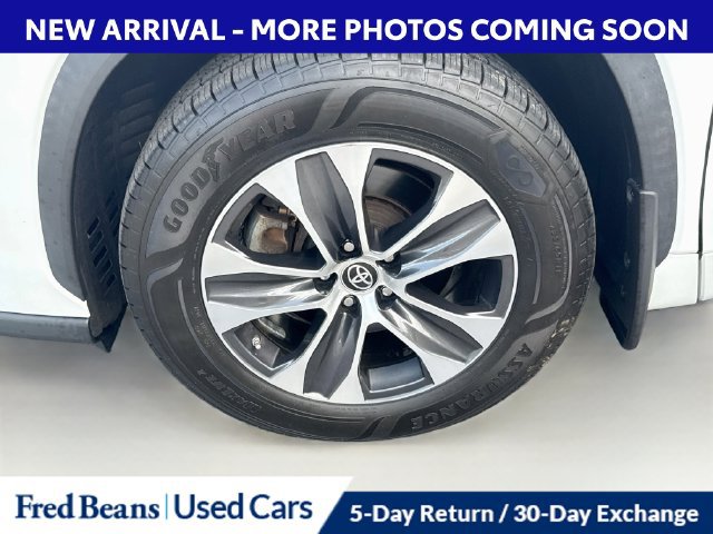 Used 2022 Toyota Highlander XLE AWD/4WD image 39