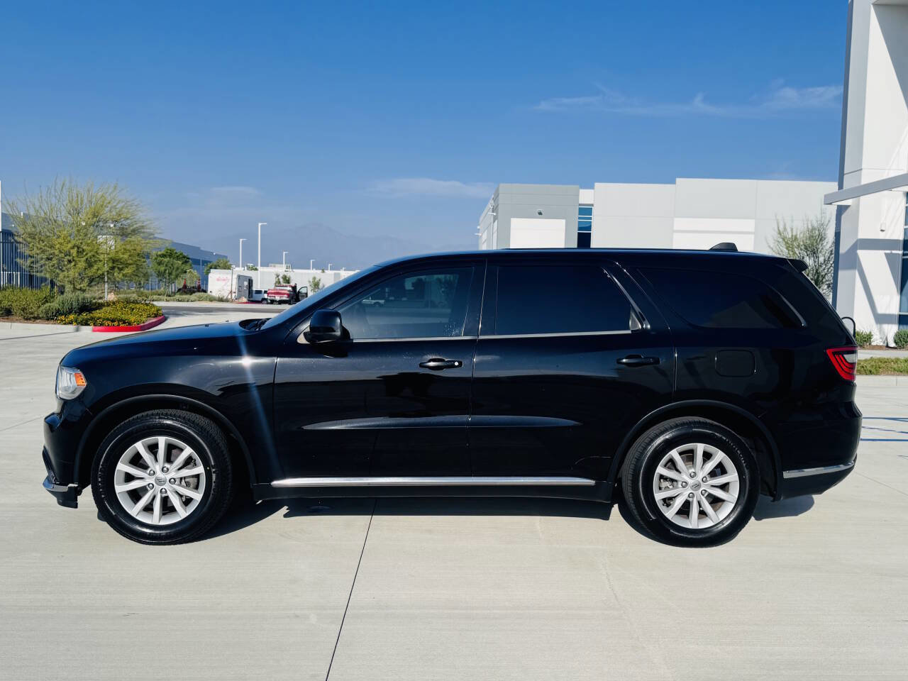 Used 2019 Dodge Durango SXT w/ 3rd Row Seating Group image 8