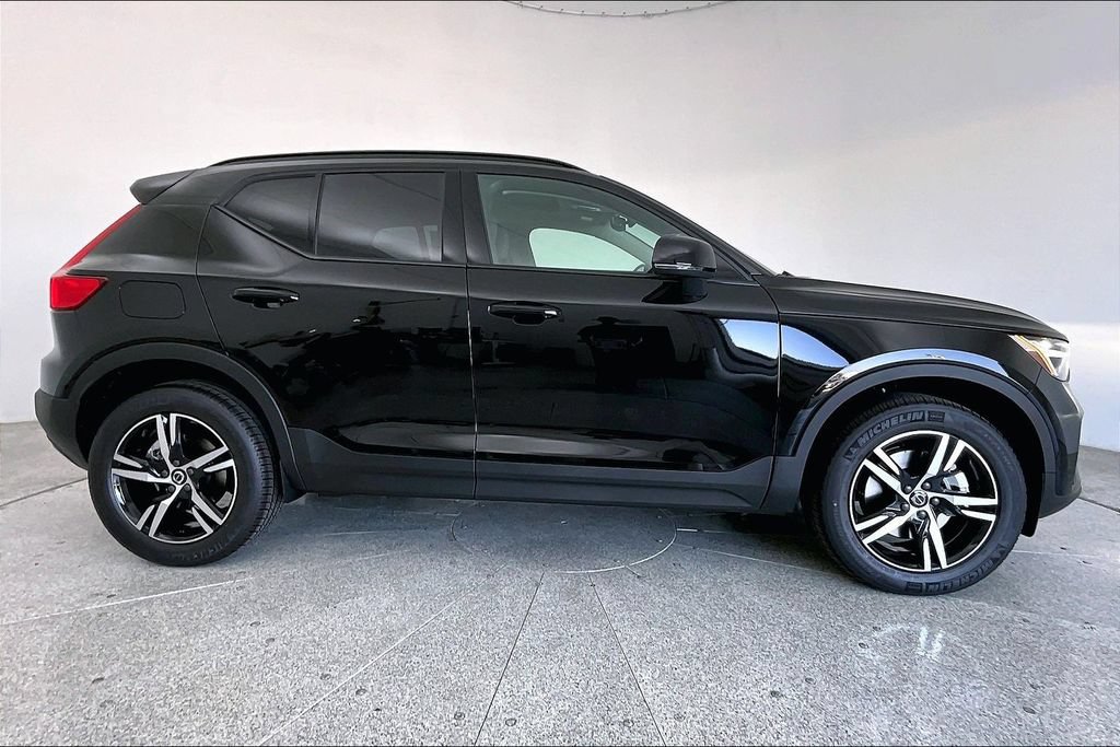New 2026 Volvo XC40 B5 Core w/ Protection Package Premier AWD/4WD image 7