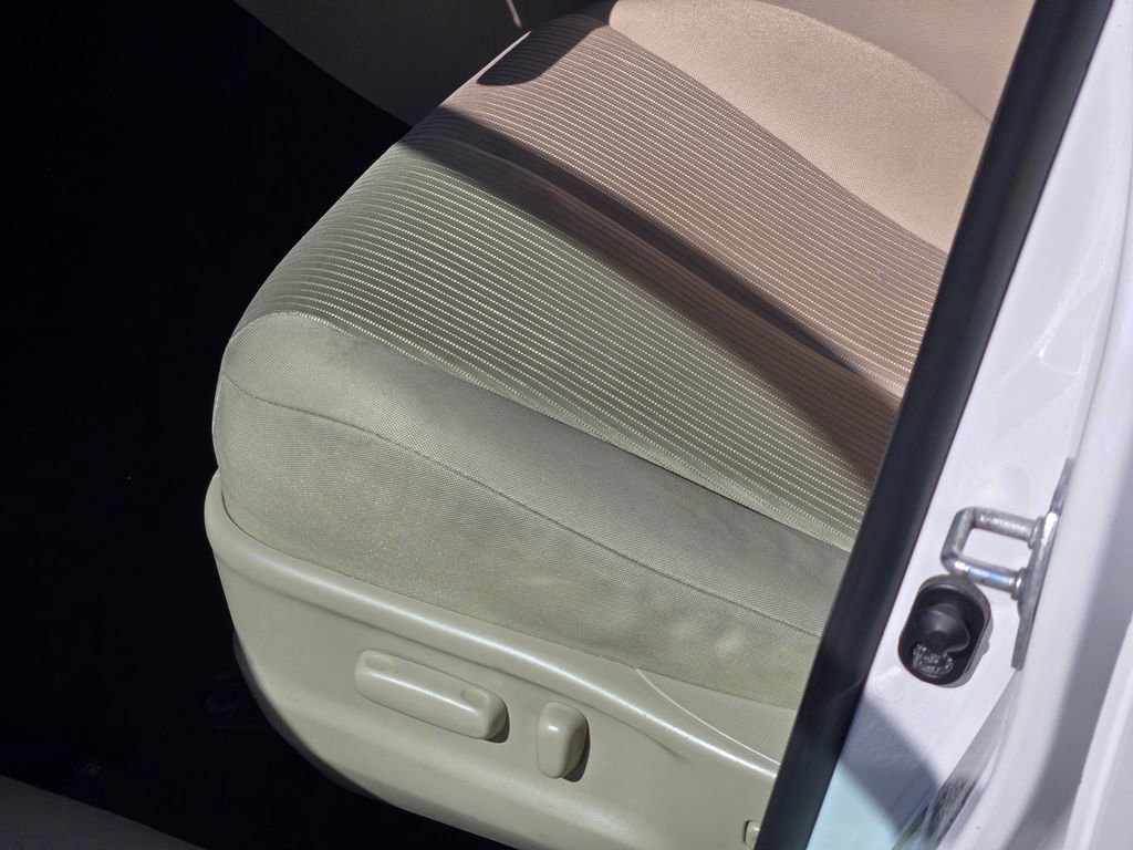 Used 2010 Toyota Venza FWD image 29