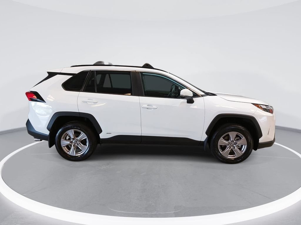 Used 2025 Toyota RAV4 XLE AWD/4WD image 4