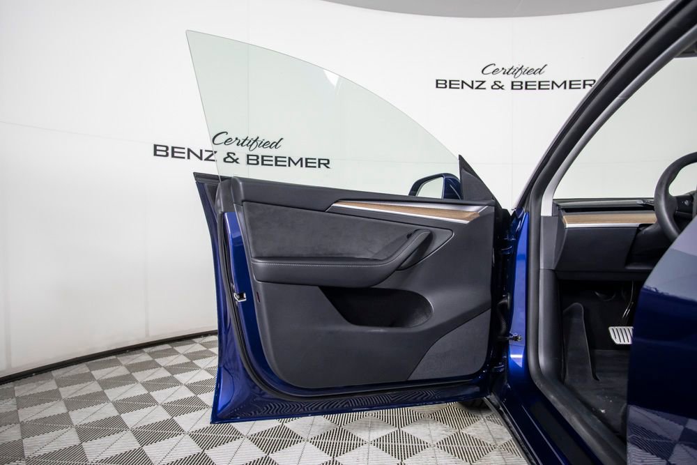 Used 2025 Tesla Model Y Performance image 32