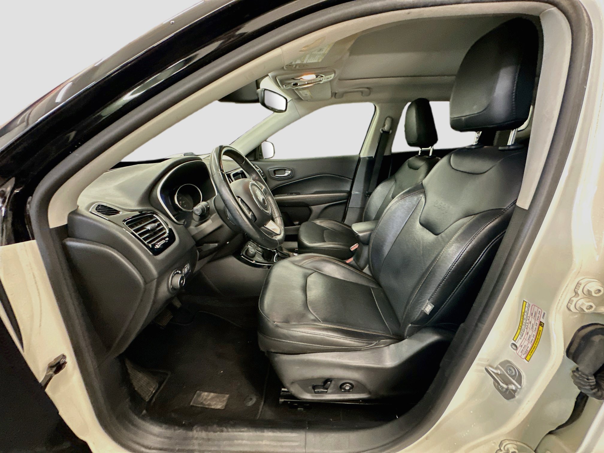 Used 2018 Jeep Compass Limited AWD/4WD image 13
