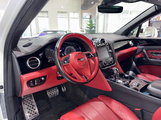 Used 2018 Bentley Bentayga image 46