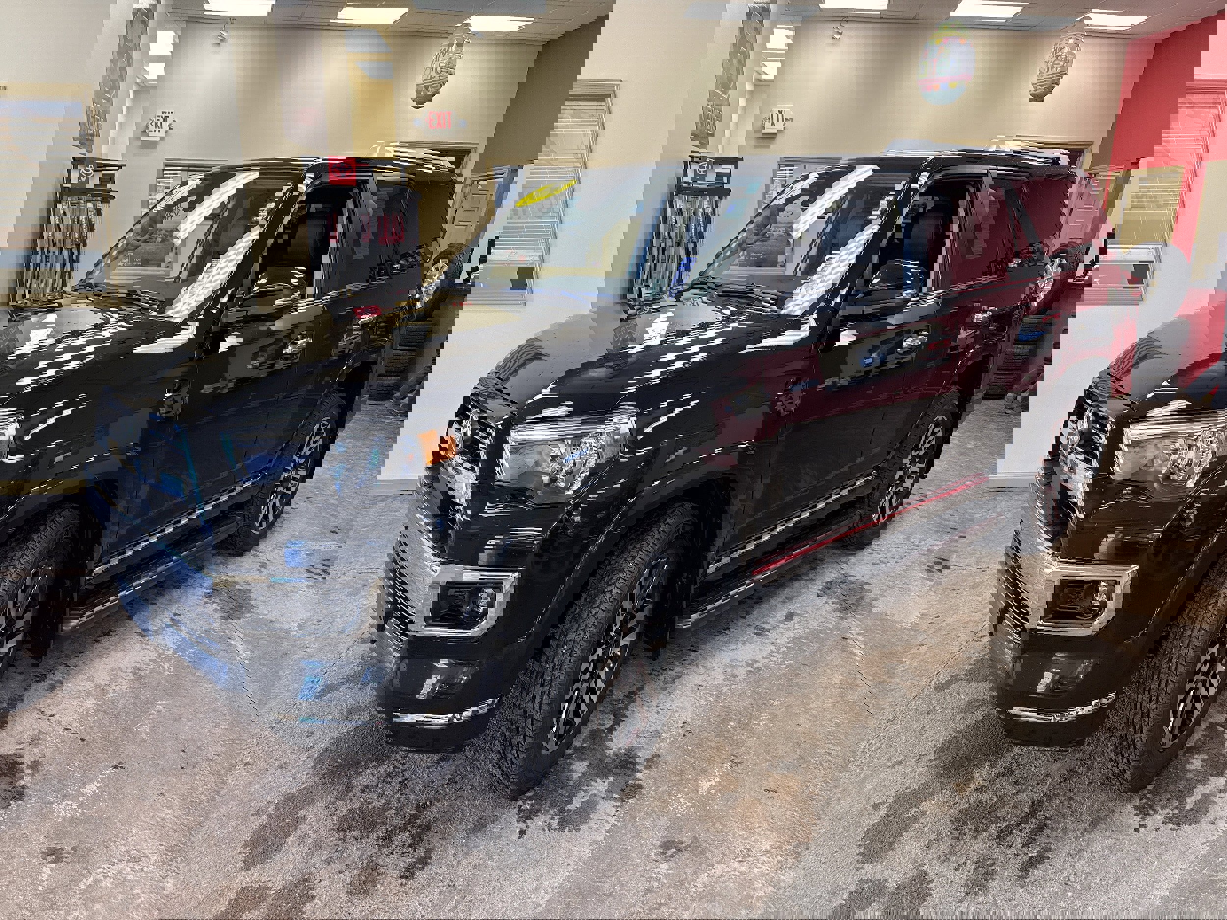 Used 2023 Toyota 4Runner Limited AWD/4WD image 3