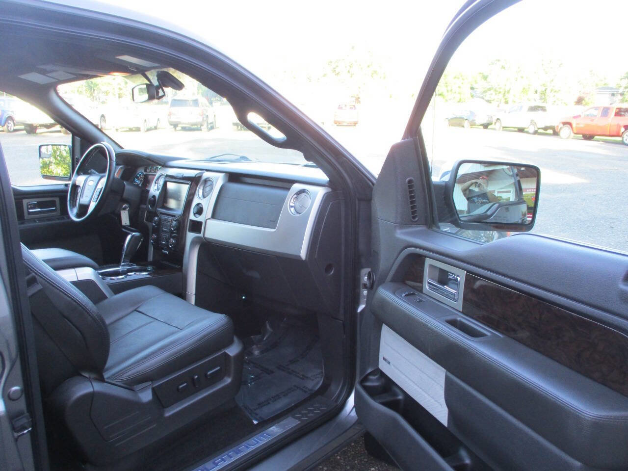 Used 2014 Ford F150 Platinum image 27