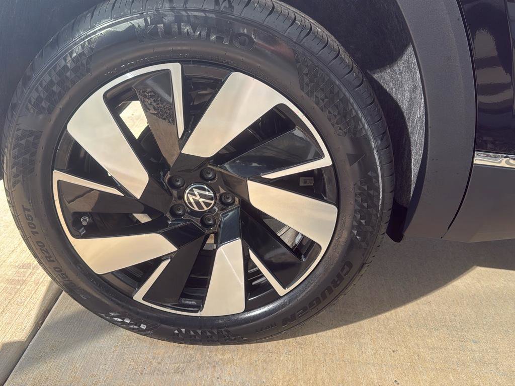 New 2025 Volkswagen Atlas Cross Sport SEL image 23