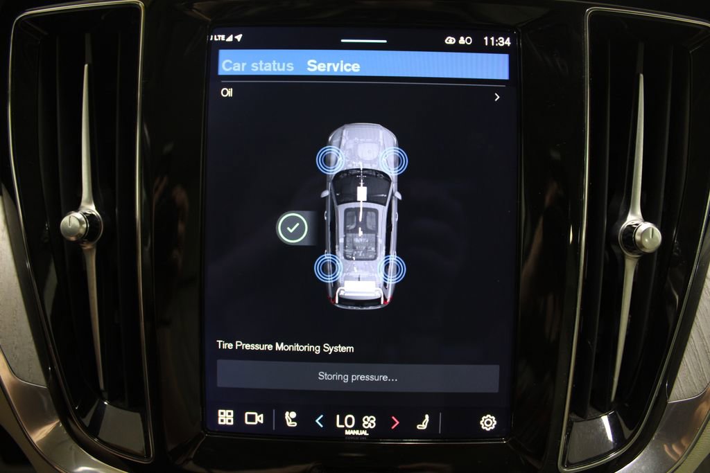 Used 2024 Volvo V60 B5 Cross Country Plus image 48