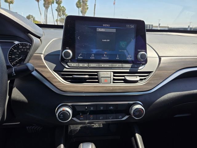 Used 2024 Nissan Altima 2.5 SV FWD image 19