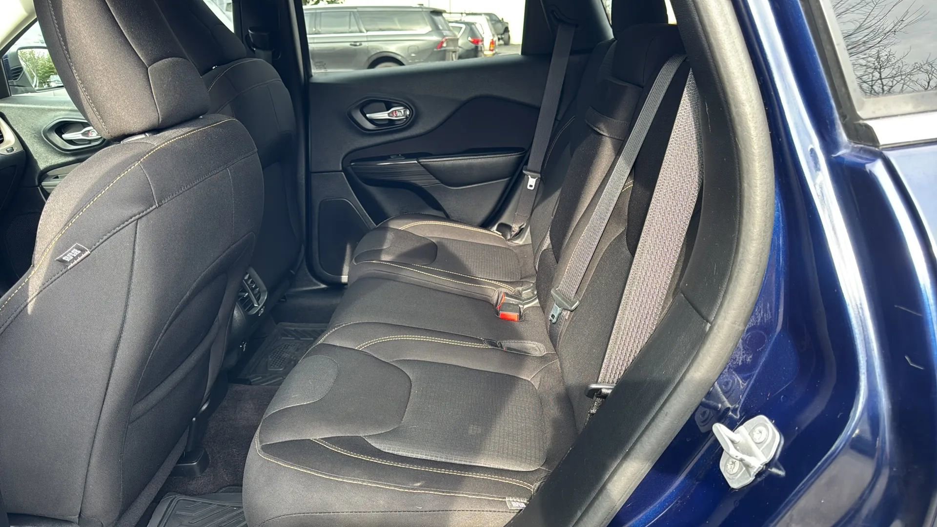 Used 2016 Jeep Cherokee Latitude w/ Comfort/Convenience Group image 11