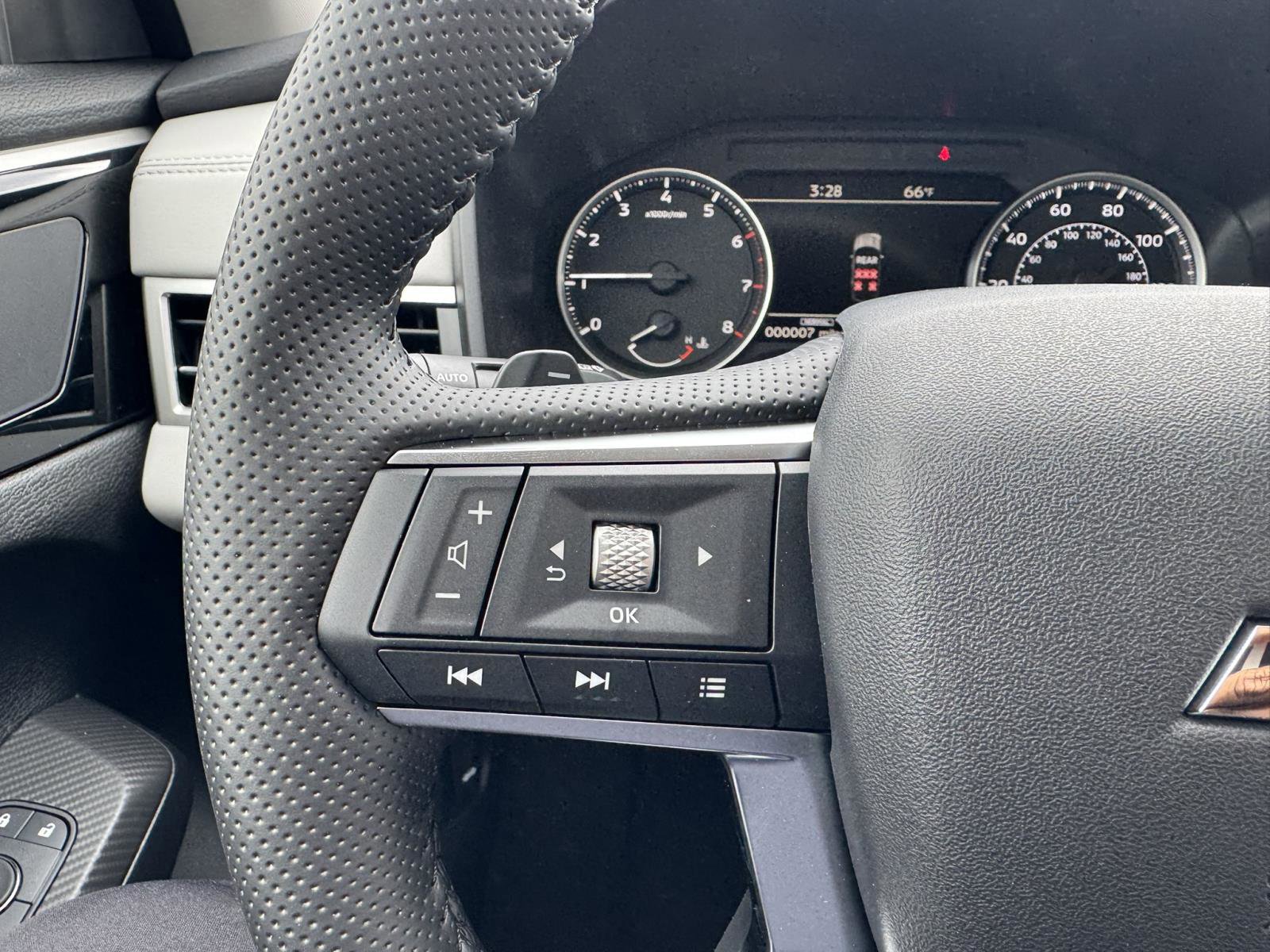 New 2025 Mitsubishi Outlander SE image 16