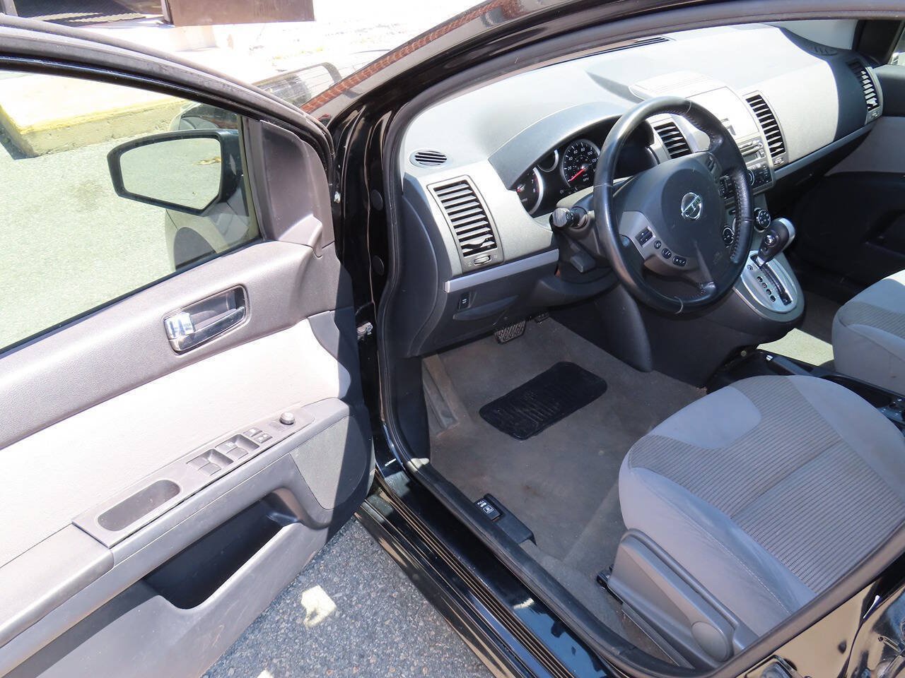 Used 2011 Nissan Sentra 2.0 SR w/ Convenience Pkg FWD image 18