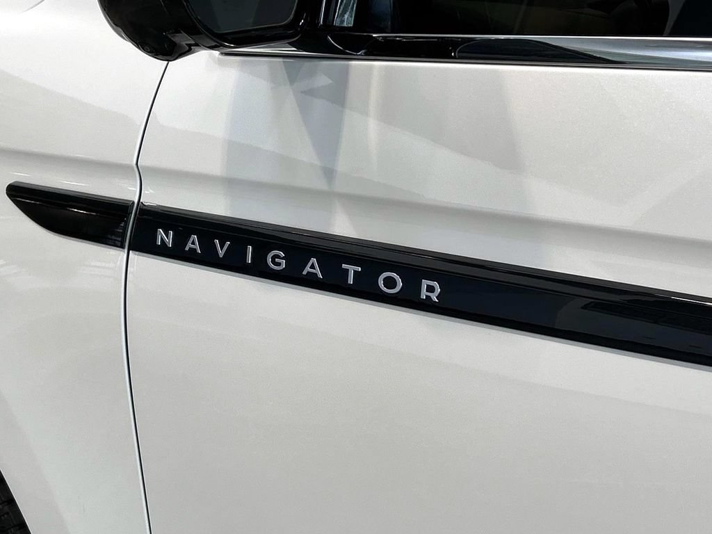 Used 2025 Lincoln Navigator L Black Label AWD/4WD image 16