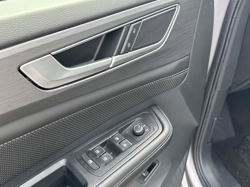 New 2026 Volkswagen Atlas Cross Sport SE image 13