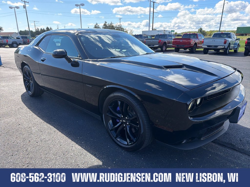 Used 2017 Dodge Challenger R/T w/ Driver Convenience Group RWD image 7