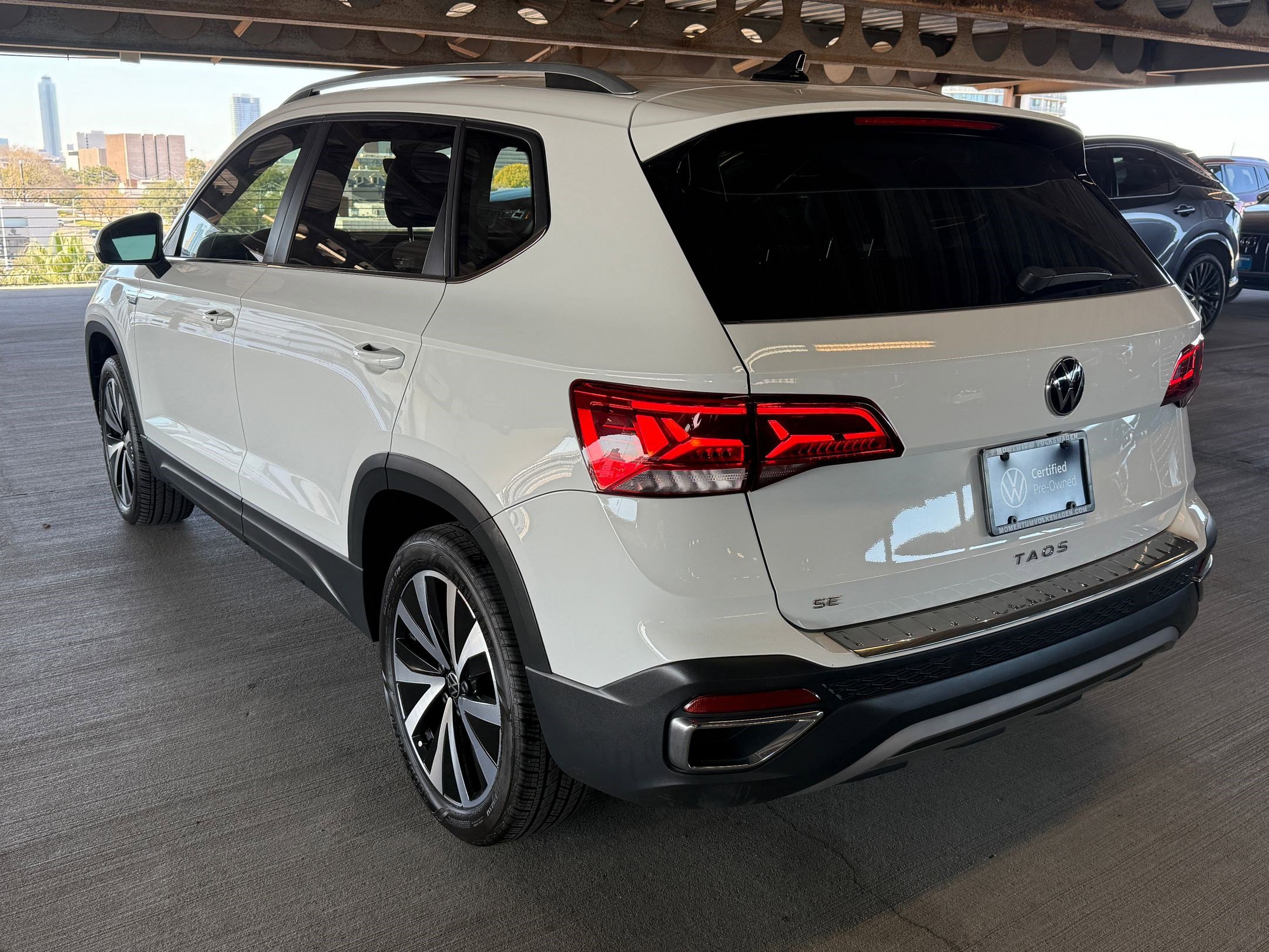 Certified 2023 Volkswagen Taos SE image 3