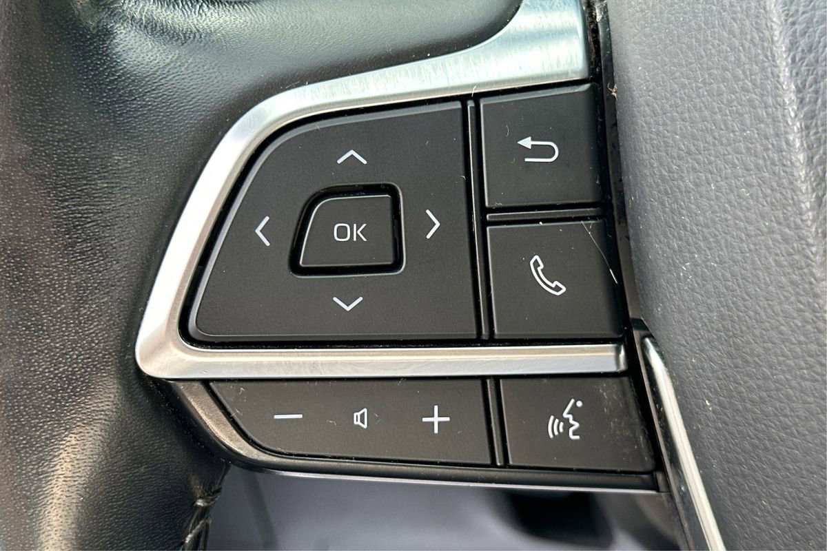 Used 2021 Toyota Highlander XLE image 37