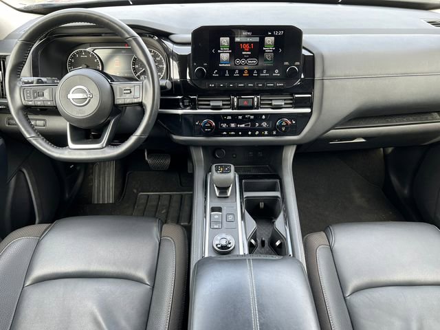 Used 2025 Nissan Pathfinder SL image 3