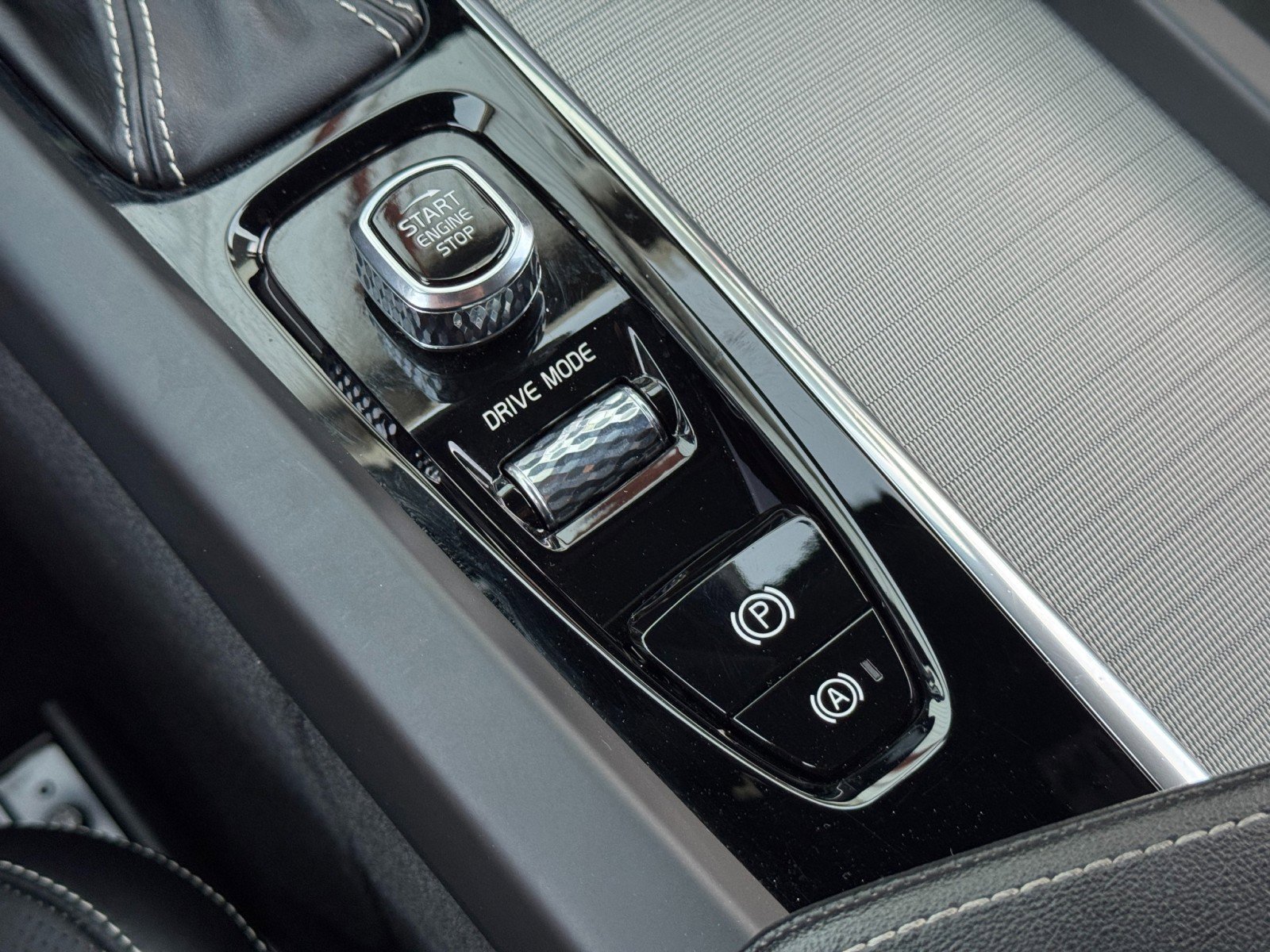 Used 2019 Volvo XC60 T5 R-Design w/ Protection Package image 30