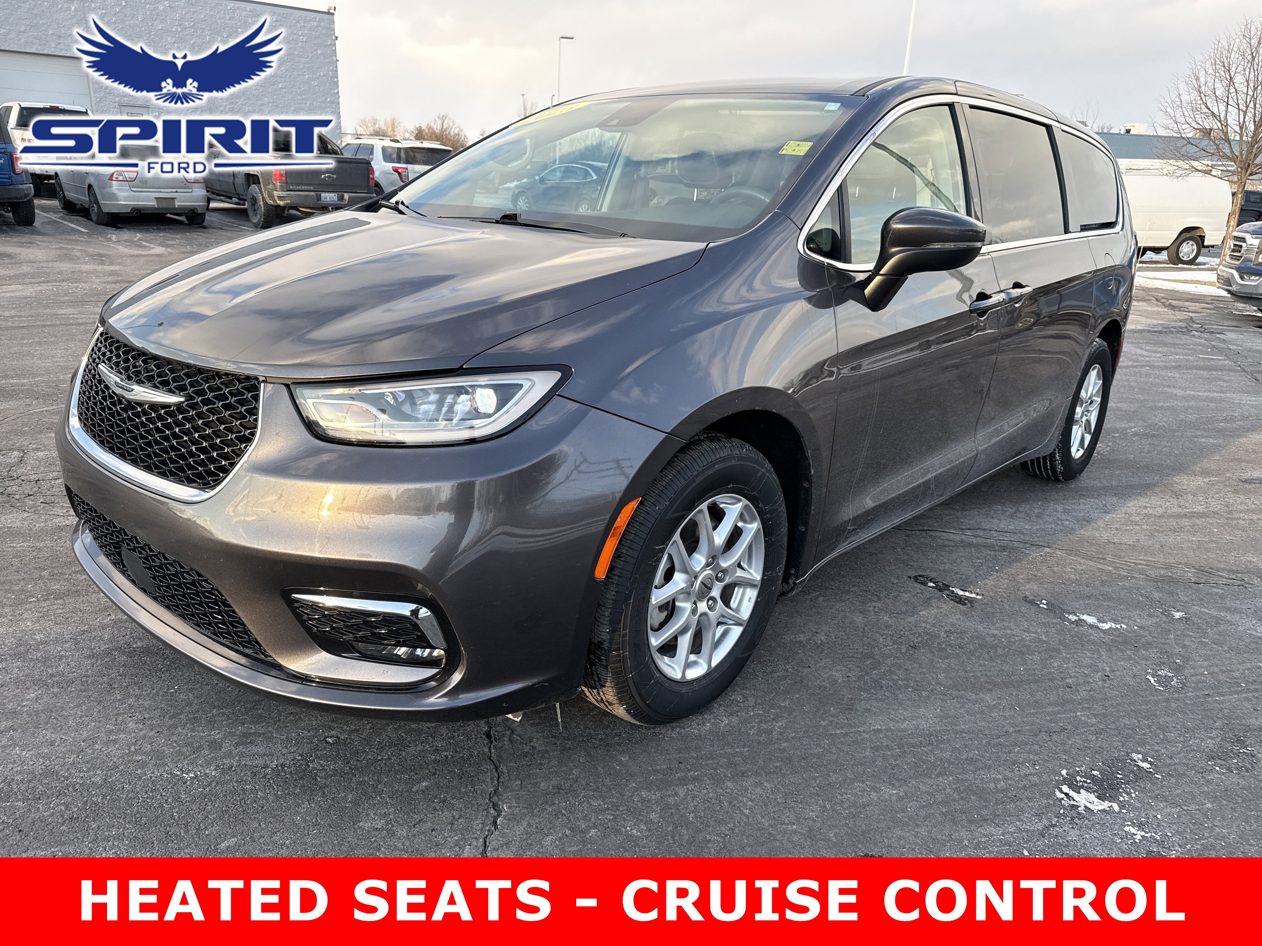 Used 2023 Chrysler Pacifica Touring-L image 1