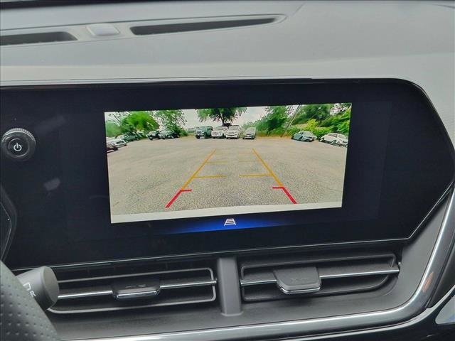 Certified 2025 Chevrolet Trax RS w/ Driver Confidence Package FWD image 13