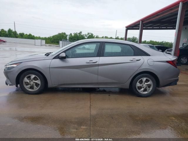 Used 2023 Hyundai Elantra SE FWD image 11