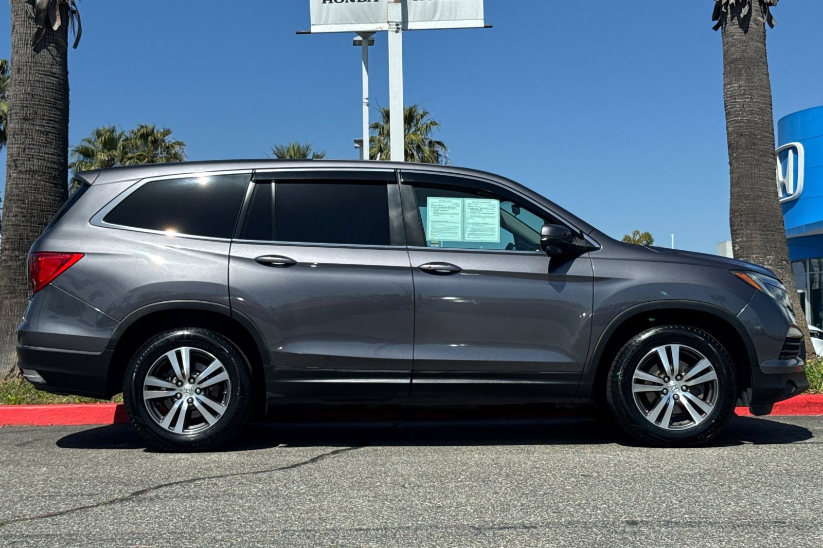 Used 2017 Honda Pilot EX image 8