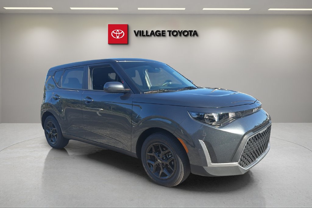 Used 2025 Kia Soul LX w/ LX Technology Package FWD image 7