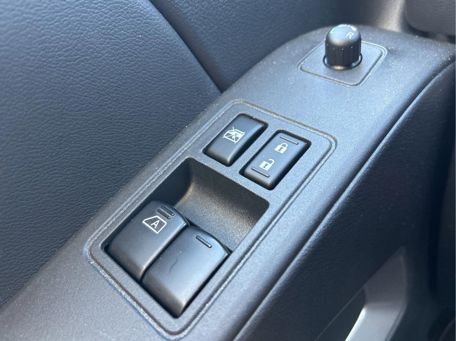 Used 2025 Nissan Frontier SV w/ SV Convenience Package image 24