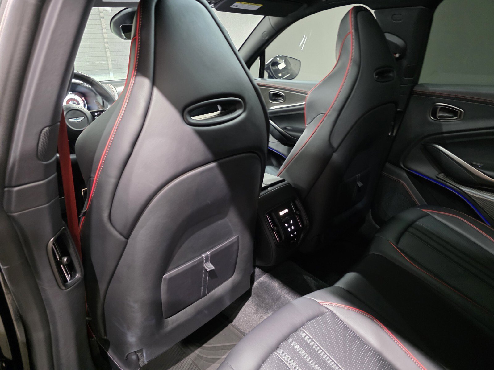 Used 2025 Aston Martin DBX 707 image 20