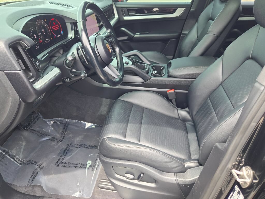 Used 2024 Porsche Cayenne AWD/4WD image 27
