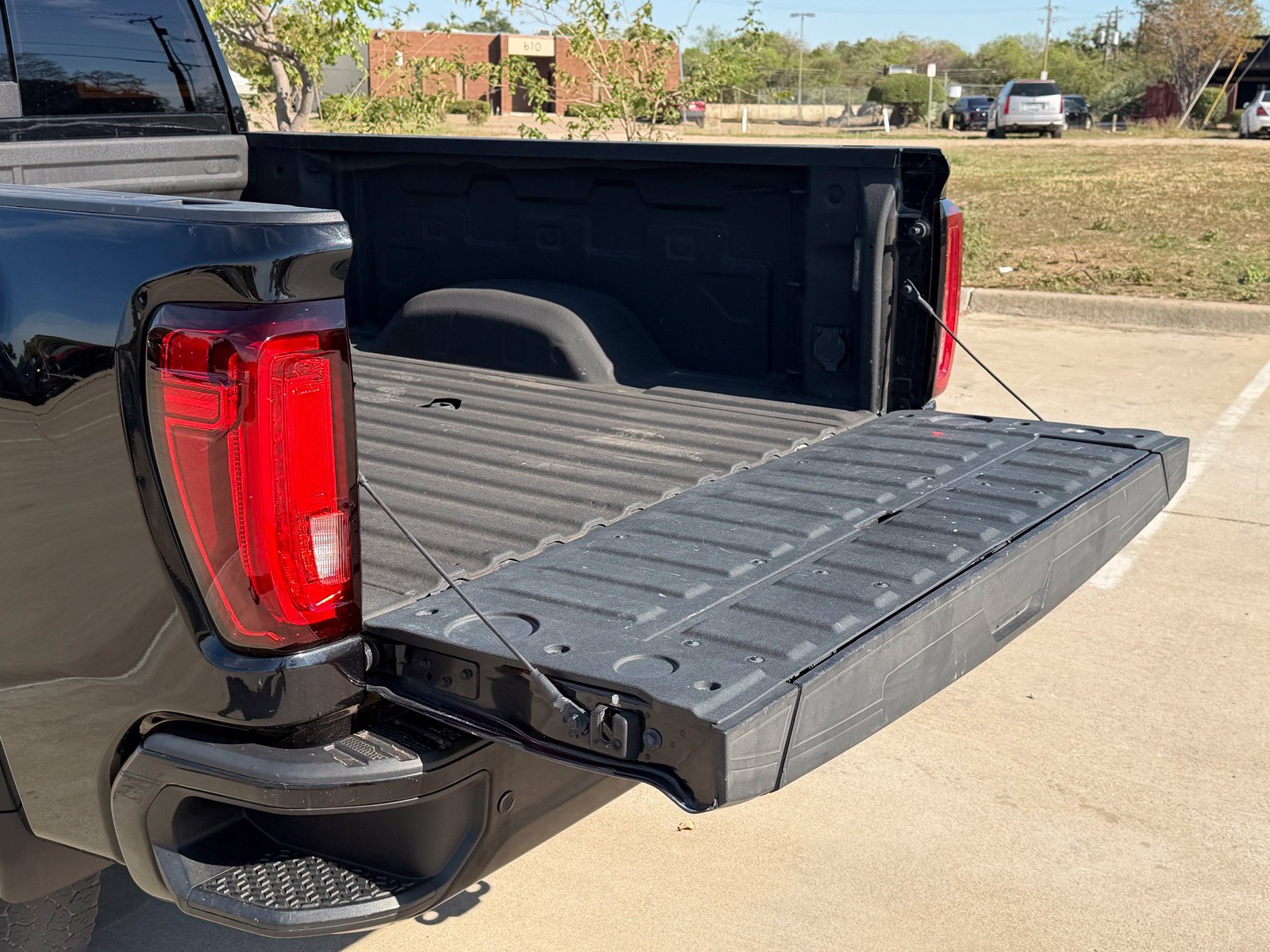 Used 2021 GMC Sierra 2500 Denali w/ Denali Black Diamond Edition AWD/4WD image 54