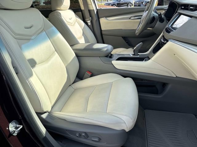 Used 2018 Cadillac XT5 Luxury w/ Driver Awareness Package image 9