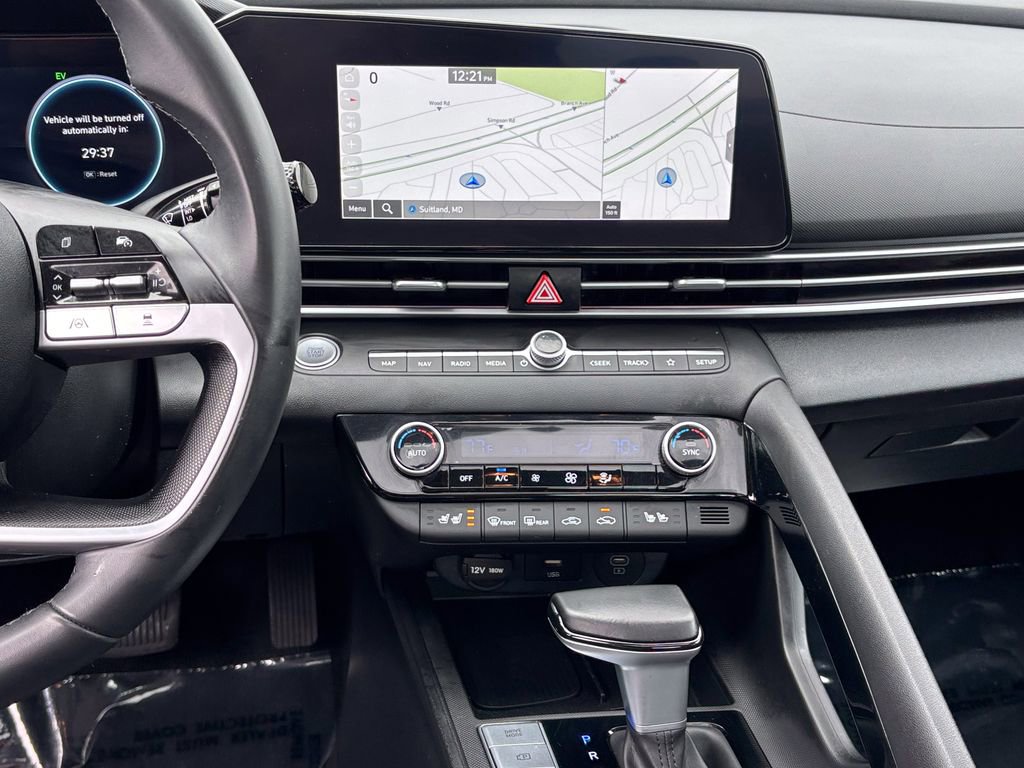 Used 2025 Hyundai Elantra Limited image 32