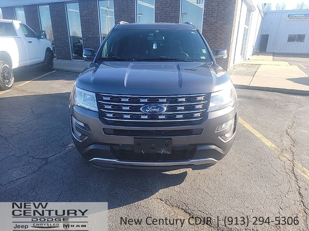 Used 2017 Ford Explorer XLT AWD/4WD image 6