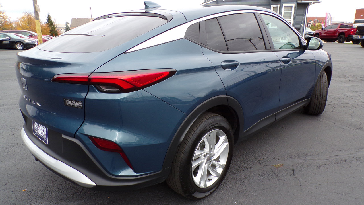 Used 2024 Buick Envista Preferred w/ Convenience I Package image 2